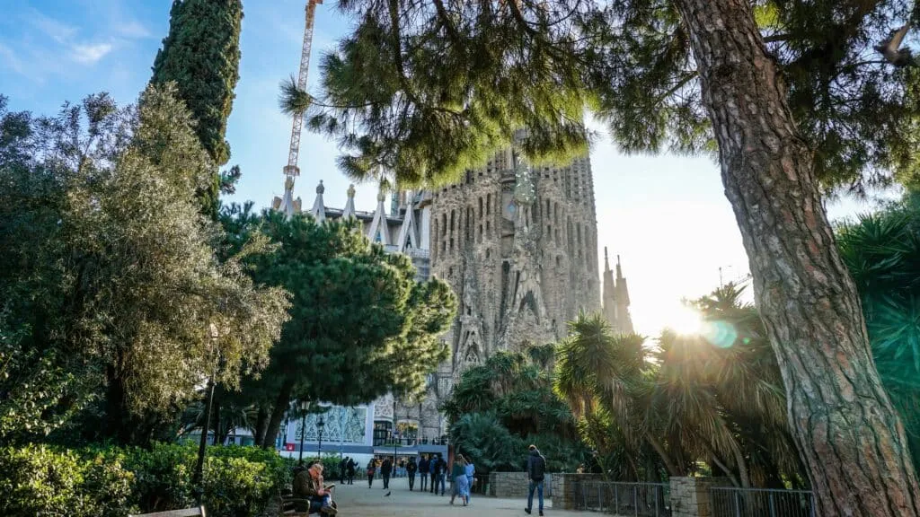 Unveiling Barcelona: 9 Must-See Landmarks Every Traveler Should Explore