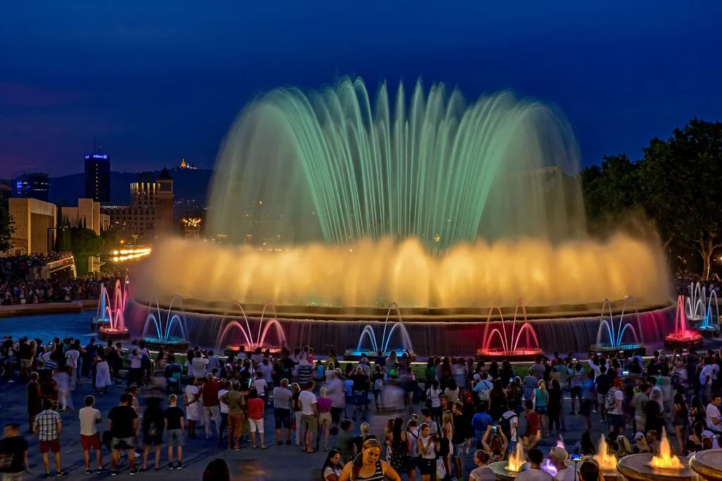 Experience the Lights and Sounds of the Magic Fountain of Montjuïc