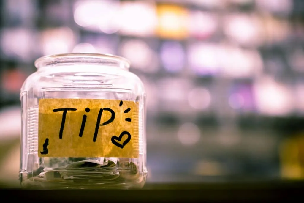 The Ultimate Guide to Tipping in Barcelona: What Tourists, Expats, and Digital Nomads Need to Know