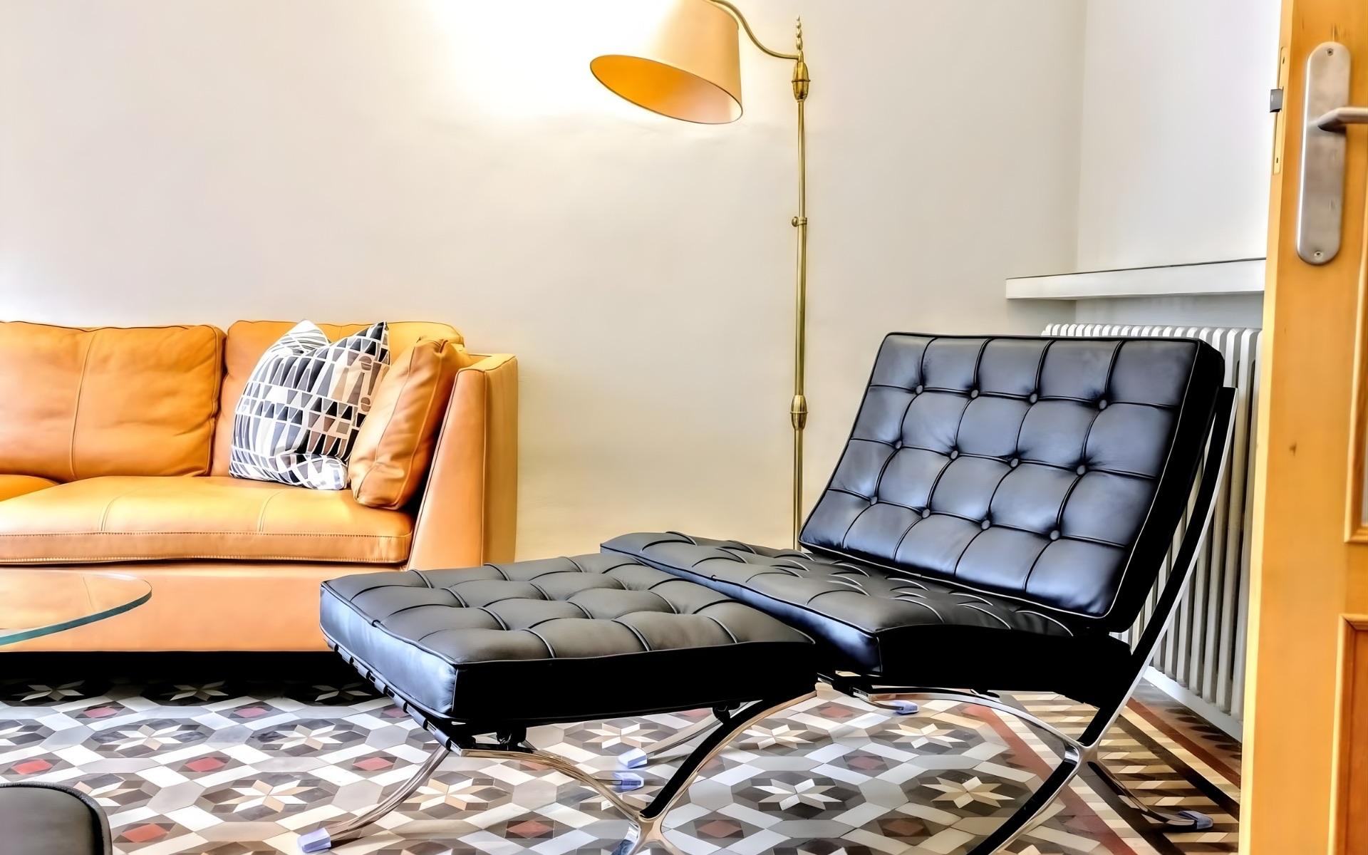 Bizflats Dandi 3-bedroom serviced apartment in Eixample, Barcelona, with elegant living room and workspace