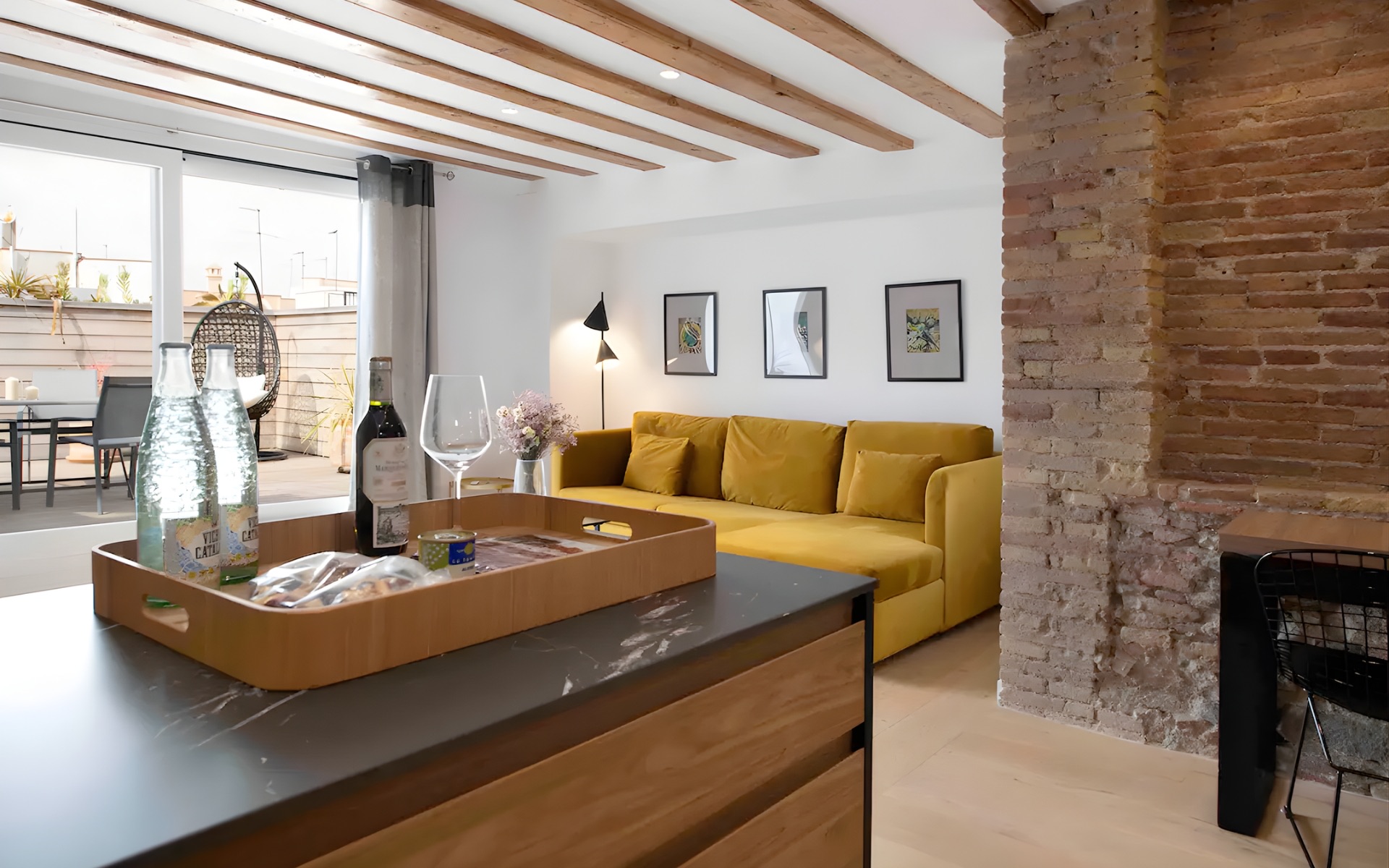 Bizflats Utopia 2-bedroom penthouse in El Born, Barcelona, with modern living space and private terraces