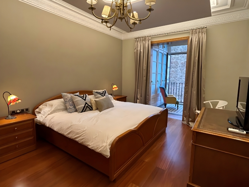 Eixample apartment bedroom after Bizflats Home Makeover
