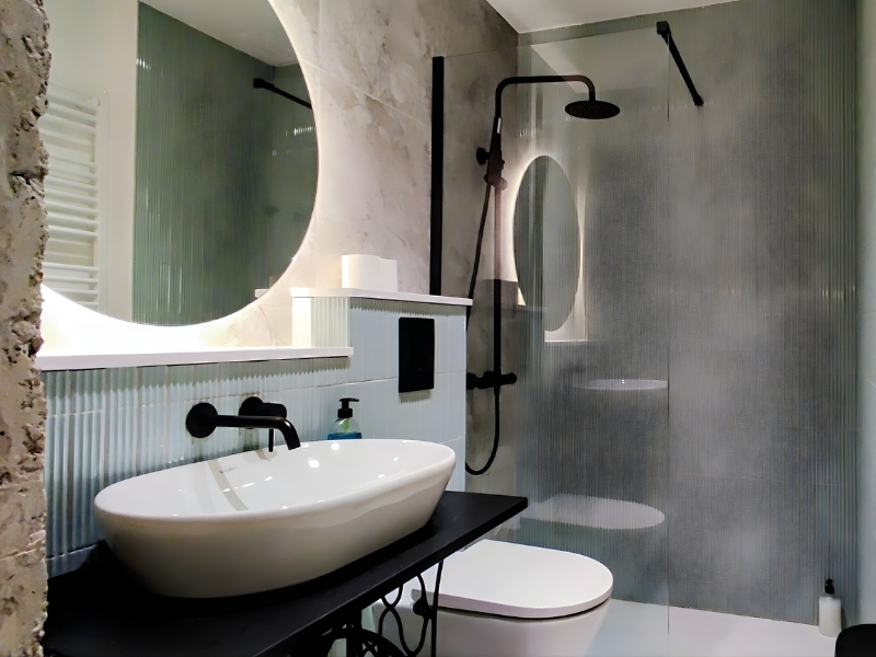 Eixample apartment bathroom after Bizflats Home Makeover