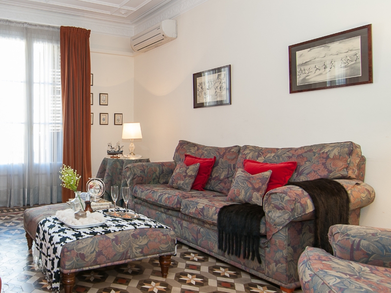 Eixample apartment living room before Bizflats Home Makeover